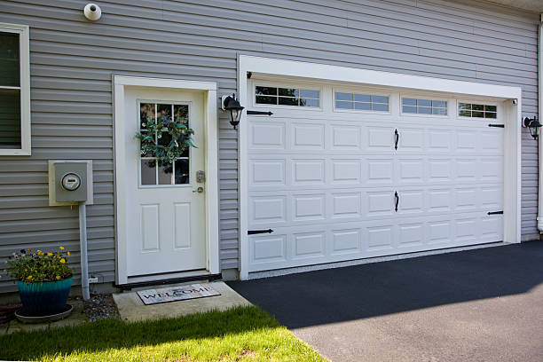24/7 Emergency Garage Door Panel Replacement experts in Crump, TN